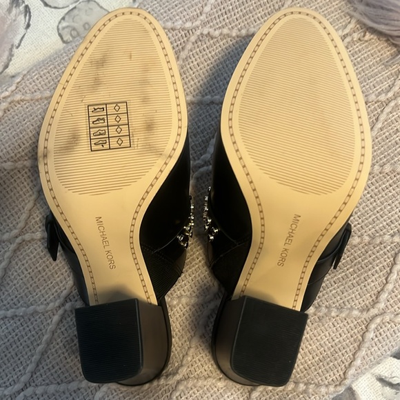 Brand new without box Michael Kors miles, size 7. - Picture 3 of 3